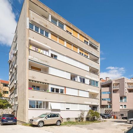 New & Modern Apartment Aa Split Bagian luar foto