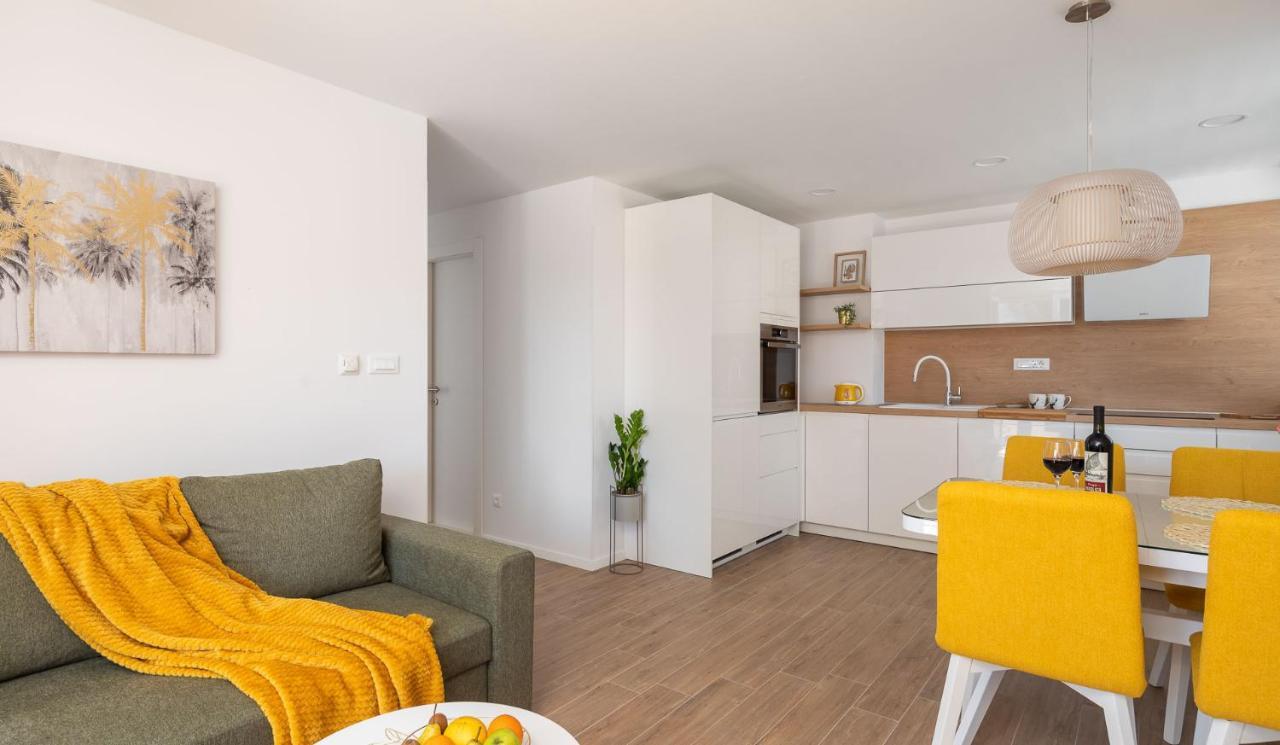 New & Modern Apartment Aa Split Bagian luar foto